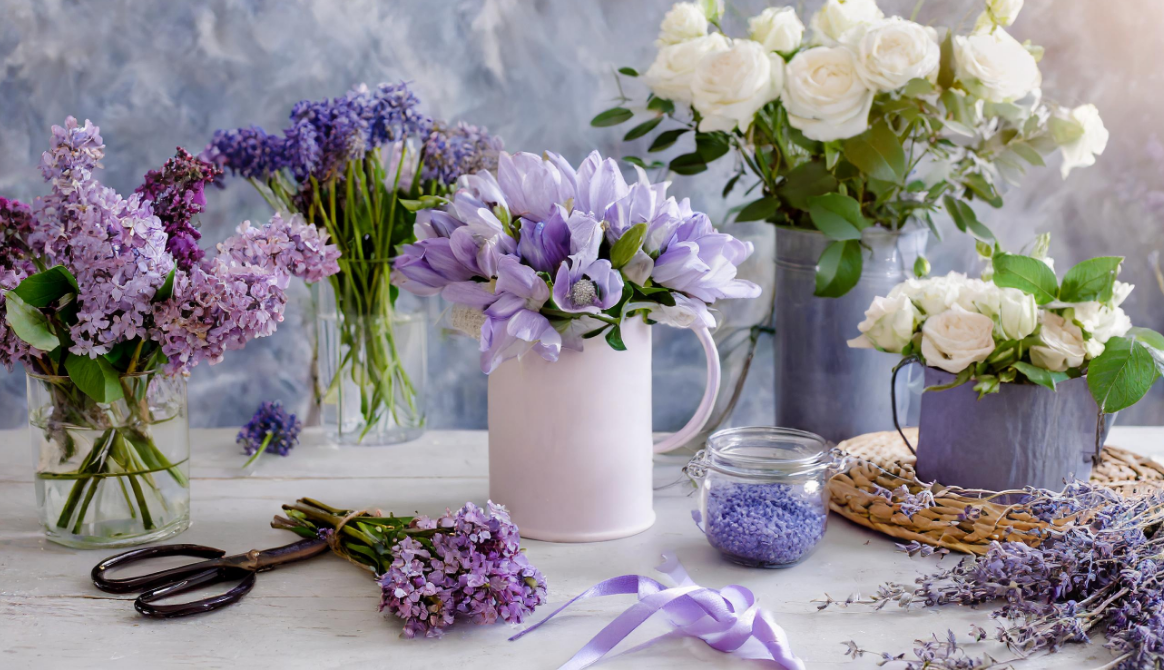 taller floral en tonos lila